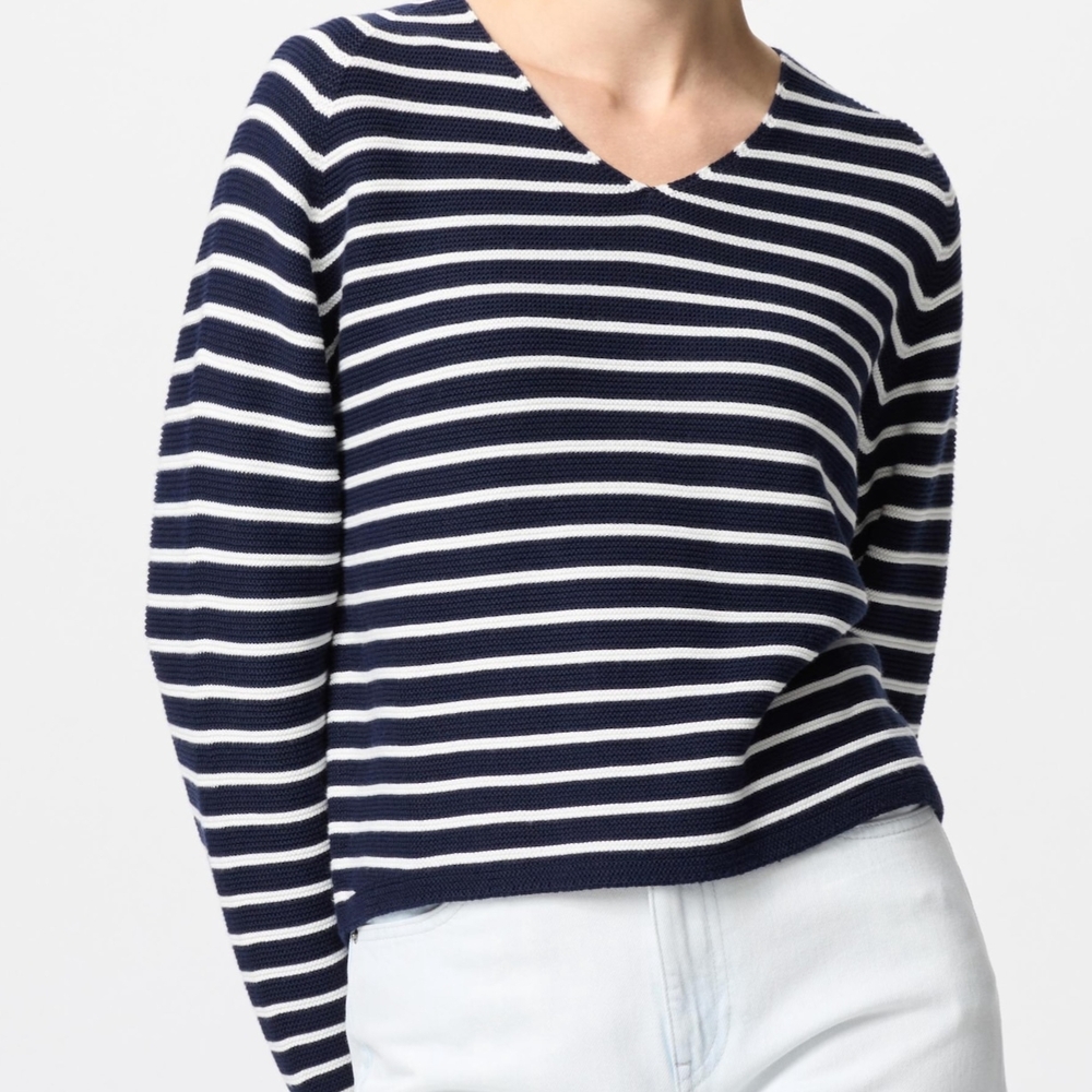 Uniqlo Navy and White Striped Women's Sweater Sz M